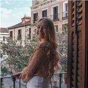 Profesora de Inglés Nativa con título universitario y experiencia. Doy clases por las mañanas a estudiantes/adultos